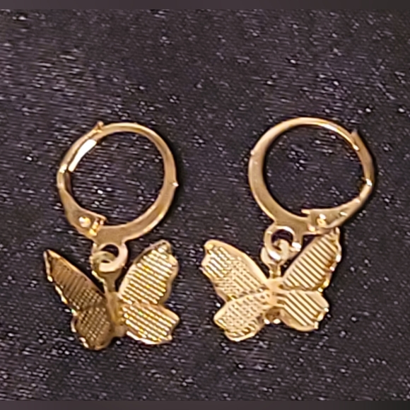 🛍️ BUTTERFLY CHARM HUGGIE EARRINGS - Picture 2 of 4